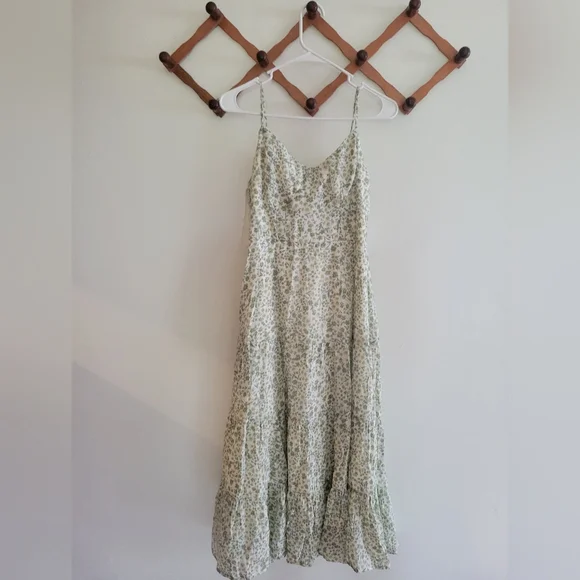 Trixxi | Dresses | Trixxi Green Floral Midi Dress | Poshmark